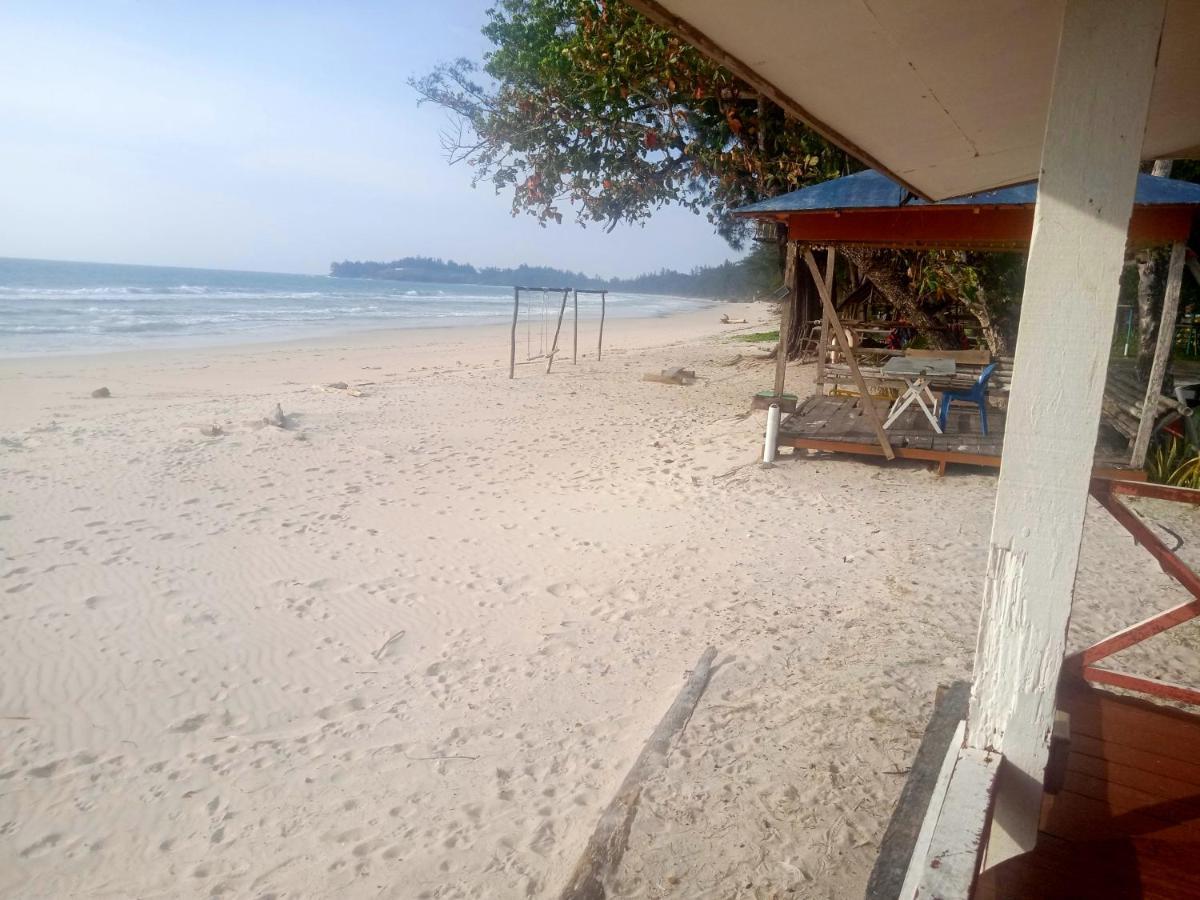 Tumombuvoi Homestay Tiga Papan Экстерьер фото