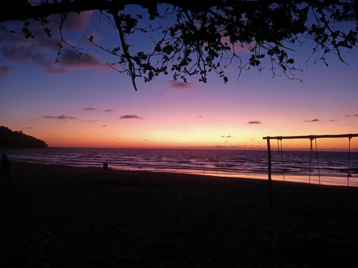 Tumombuvoi Homestay Tiga Papan Экстерьер фото